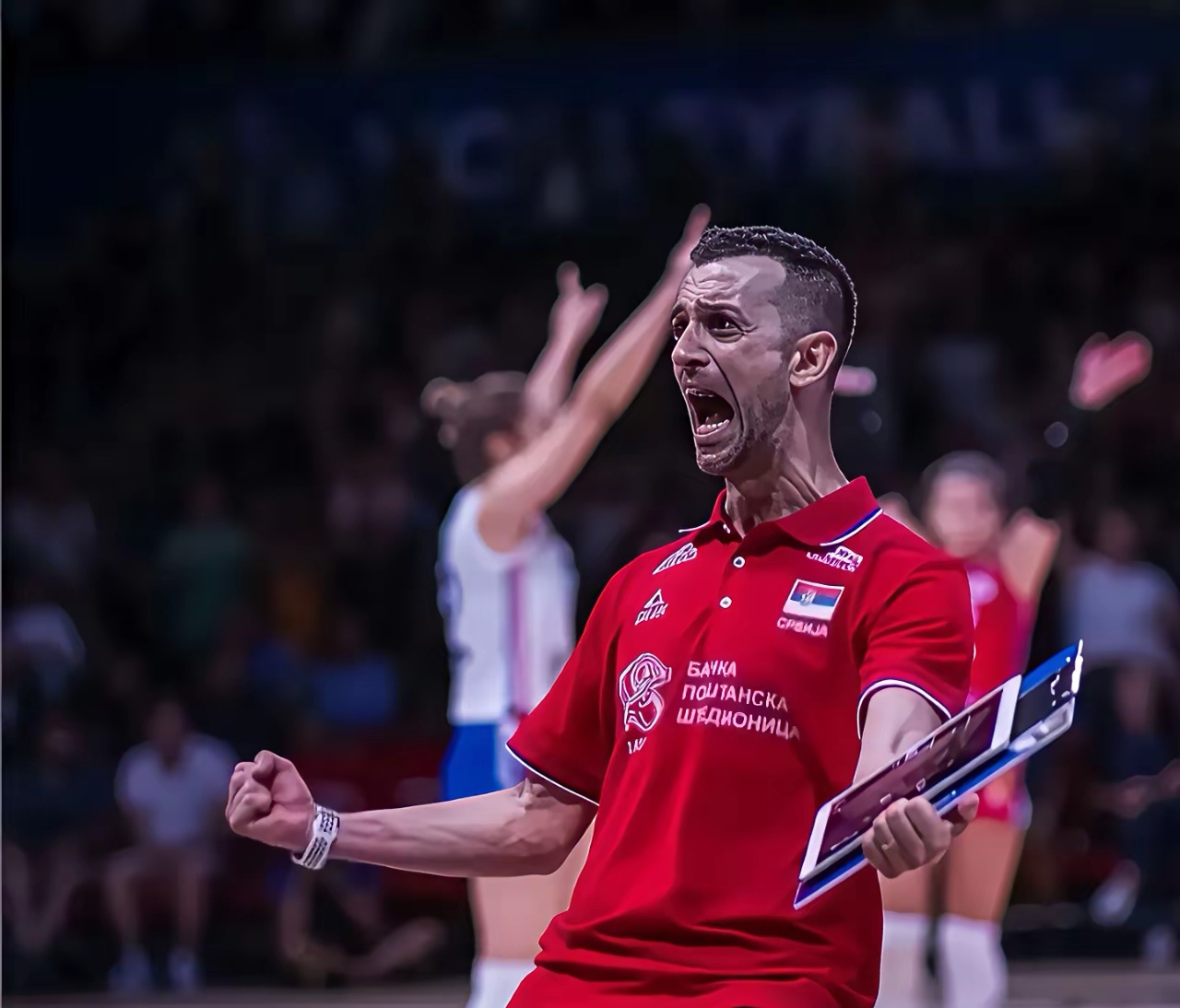 塞维利亚训练开放日,转会期主帅复盘引欢呼,德甲在即,身体对抗强度拉满 塞维利亚训练开放日,转会期主帅复盘引欢呼,德甲在即,身体对抗强度拉满