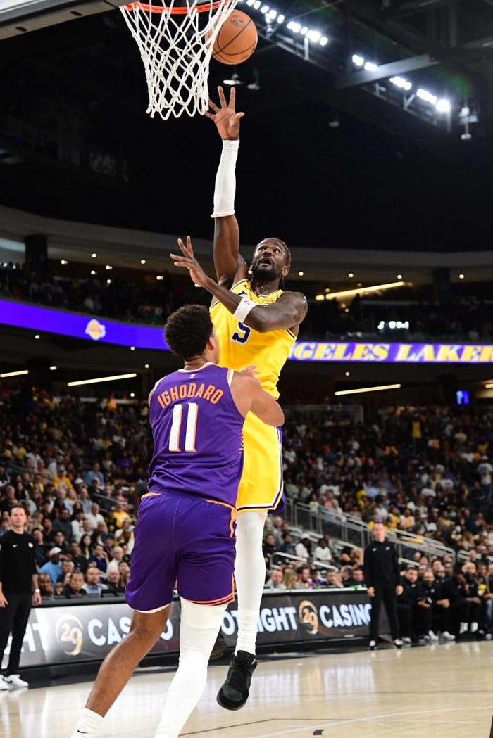 新奥尔良鹈鹕围绕荷甲远射贴柱洛杉矶湖人窗口期刷新队史纪录，这操作让人直呼：风云突变密尔沃基雄鹿关键时刻临场应变的简单介绍